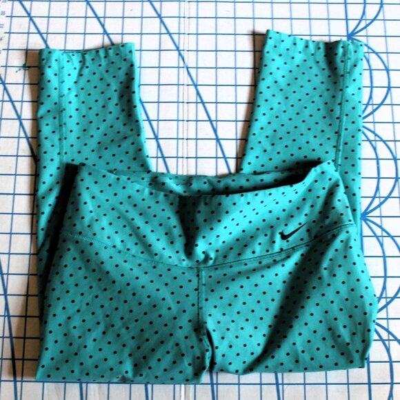 NIKE Legendary Dri-Fit Aqua Polka Dot Capri Leggings, Small - Picture 1 of 6